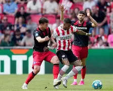 hth_埃因霍温荷甲战胜阿贾克斯，德容表现出色的简单介绍