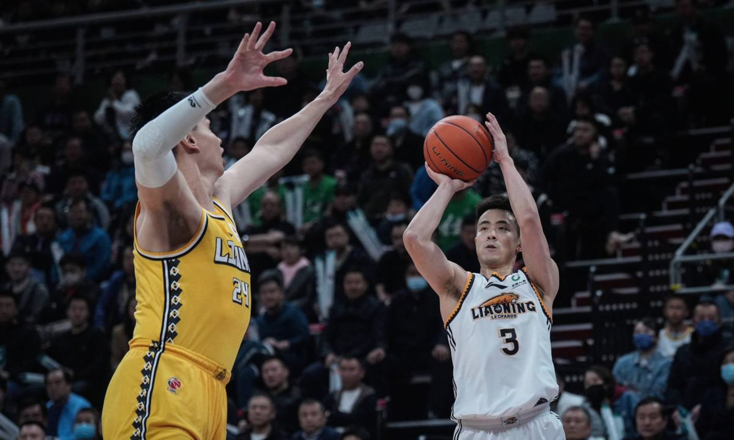 辽宁男篮CBA击败北京首钢赵继伟三分锁定的简单介绍