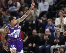 hth_战术调整及时改变比赛走势